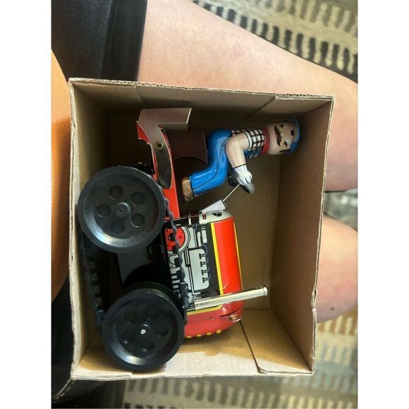 Vintage Wind-Up Tin Toy Tractor – Farmer on Red Crawler with Box – 6” Collectibl - Picture 3 of 15